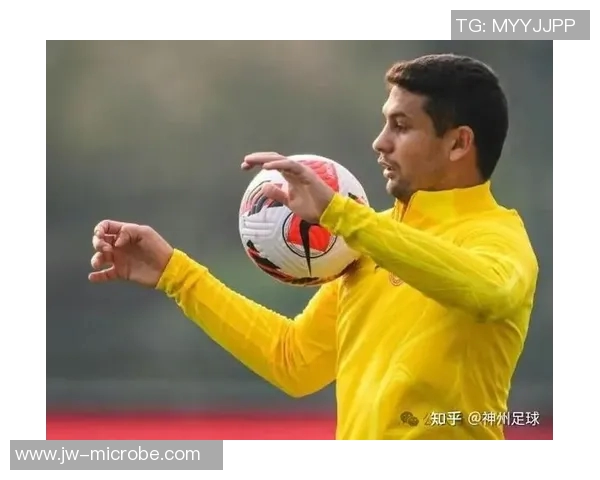 黄头发长头发的足球明星们在绿茵场上的精彩瞬间与传奇故事