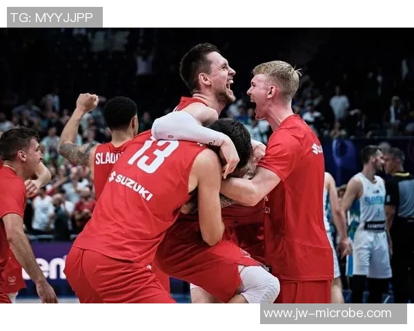 斯洛文尼亚男篮迎战波兰队争夺欧洲篮球赛重要胜利