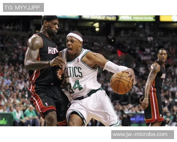 热火与凯尔特人激战正酣精彩瞬间回顾与战术分析